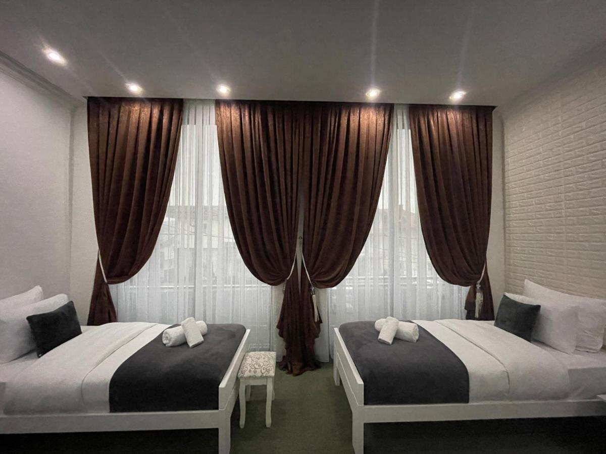 Palace 3*
